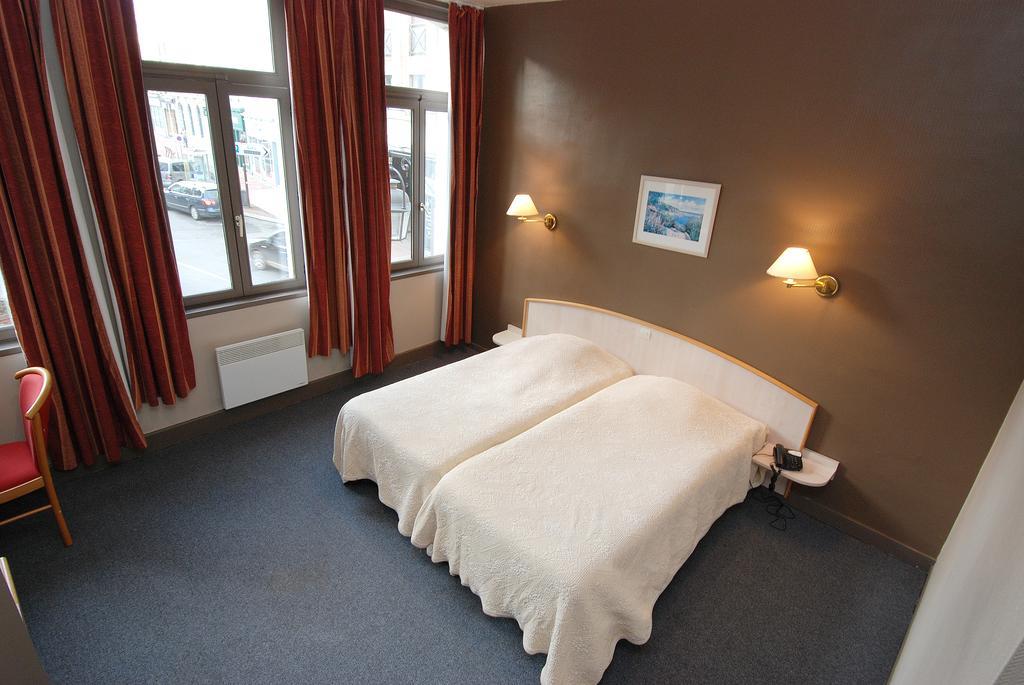 Hotel Les Frangins Saint-Omer  Bagian luar foto